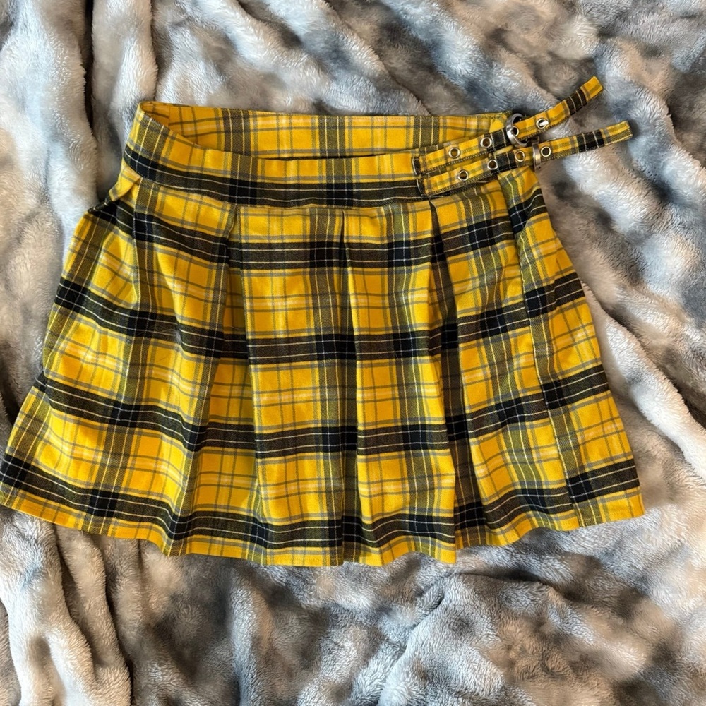 Forever 21 Yellow and Black Plaid Mini Skirt